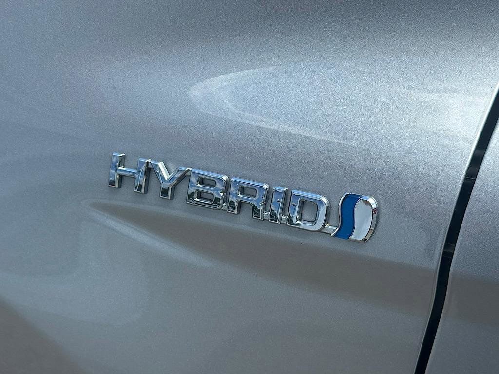 Certified 2019 Toyota Camry XLE FWD image 11