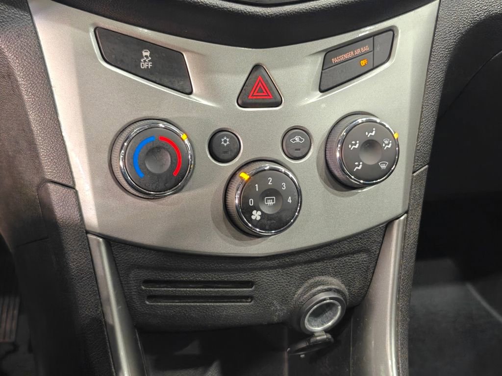 Used 2016 Chevrolet Trax LT w/ LT Sun and Sound Package image 8