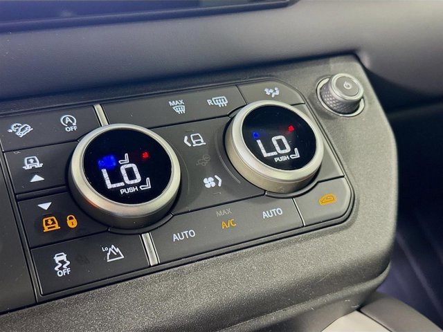 Used 2025 Land Rover Defender 110 X image 18
