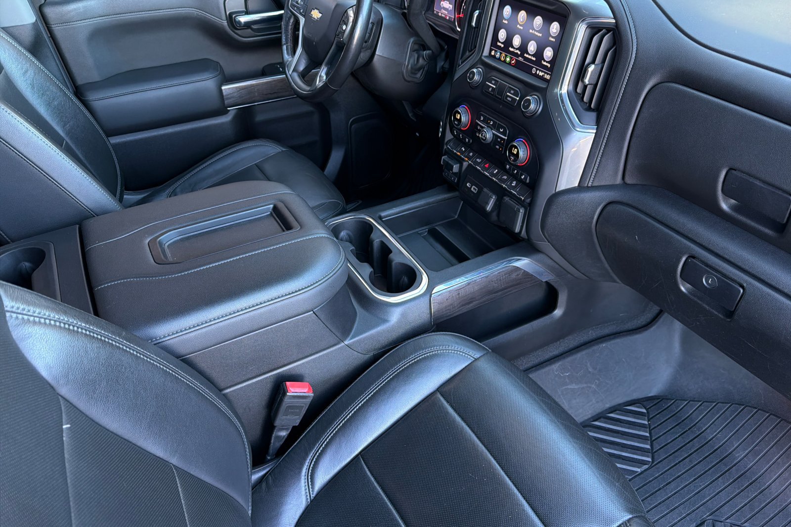 Used 2020 Chevrolet Silverado 1500 LTZ w/ LTZ Plus Package AWD/4WD image 18