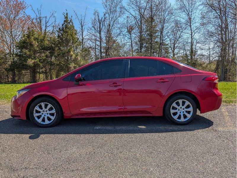 Used 2021 Toyota Corolla LE FWD image 9