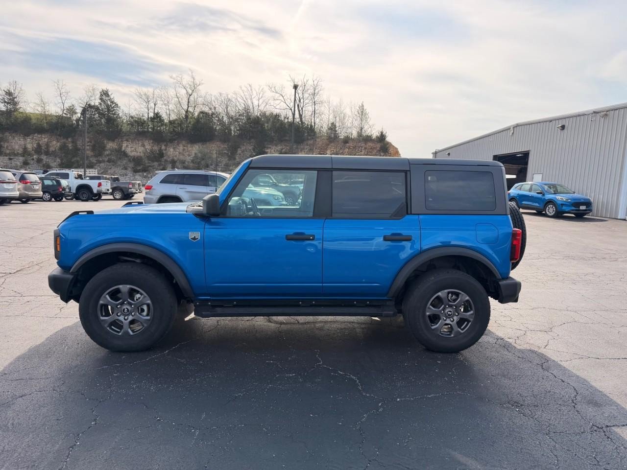 Used 2023 Ford Bronco Big Bend image 2