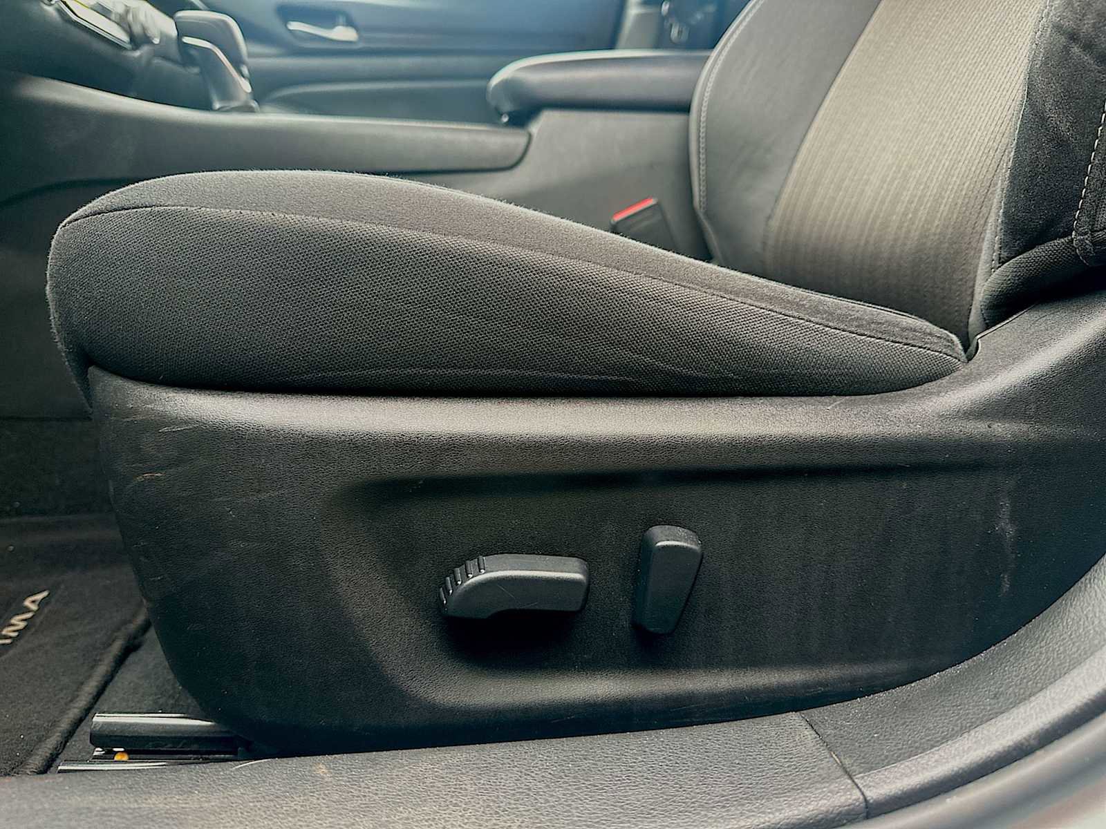 Used 2024 Nissan Altima 2.5 SV image 6