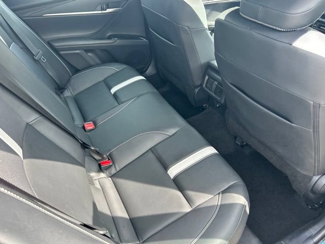 Used 2025 Toyota Camry SE w/ Convenience Package FWD image 15