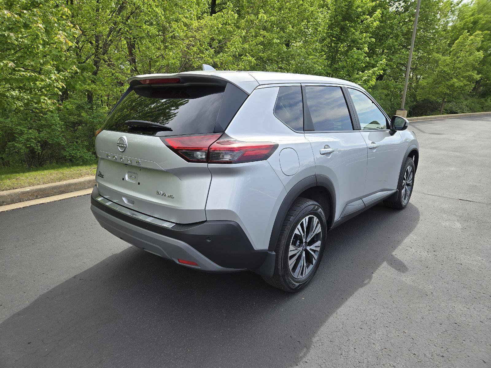Used 2023 Nissan Rogue SV AWD/4WD image 3