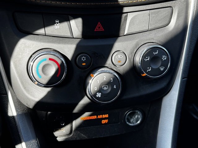 Certified 2022 Chevrolet Trax LT w/ LT Convenience Package image 10