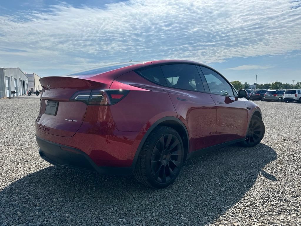 Used 2024 Tesla Model Y Long Range AWD/4WD image 11