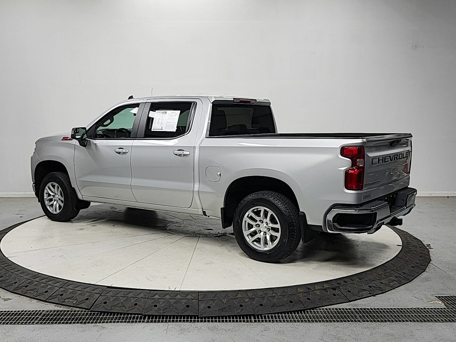 Used 2019 Chevrolet Silverado 1500 LT w/ All-Star Edition AWD/4WD image 5