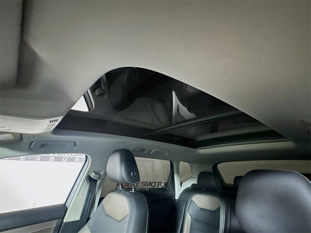 Used 2022 Volkswagen Taos SEL image 22