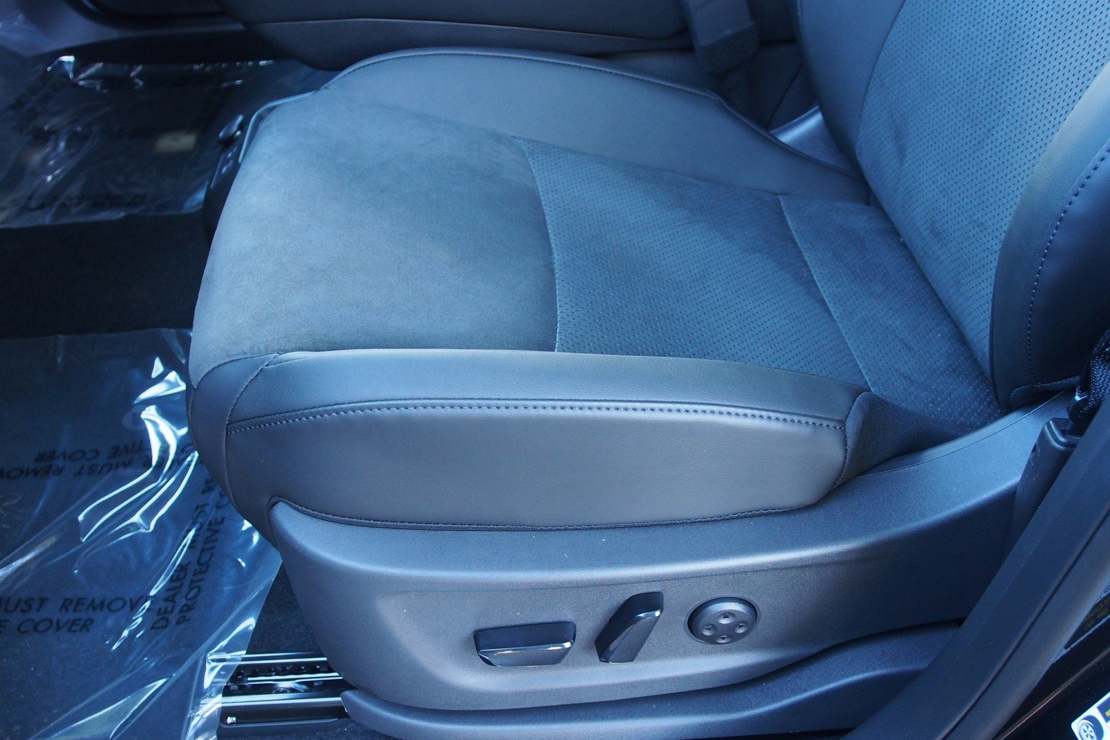 New 2025 Nissan Ariya EVOLVE+ image 17