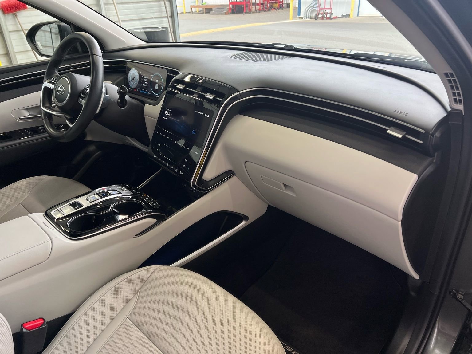 Used 2023 Hyundai Tucson Limited AWD/4WD image 16