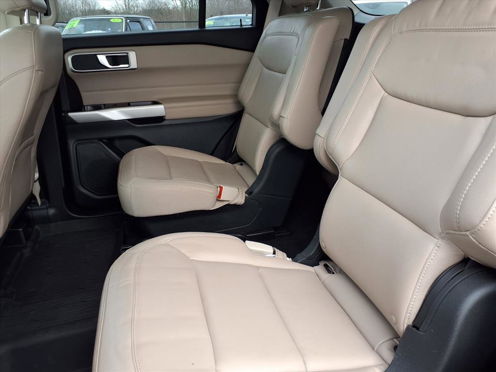 Used 2021 Ford Explorer XLT w/ Equipment Group 202A image 7