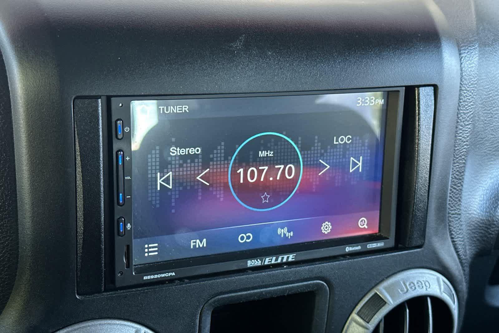 Used 2016 Jeep Wrangler Sport w/ Connectivity Group AWD/4WD image 19