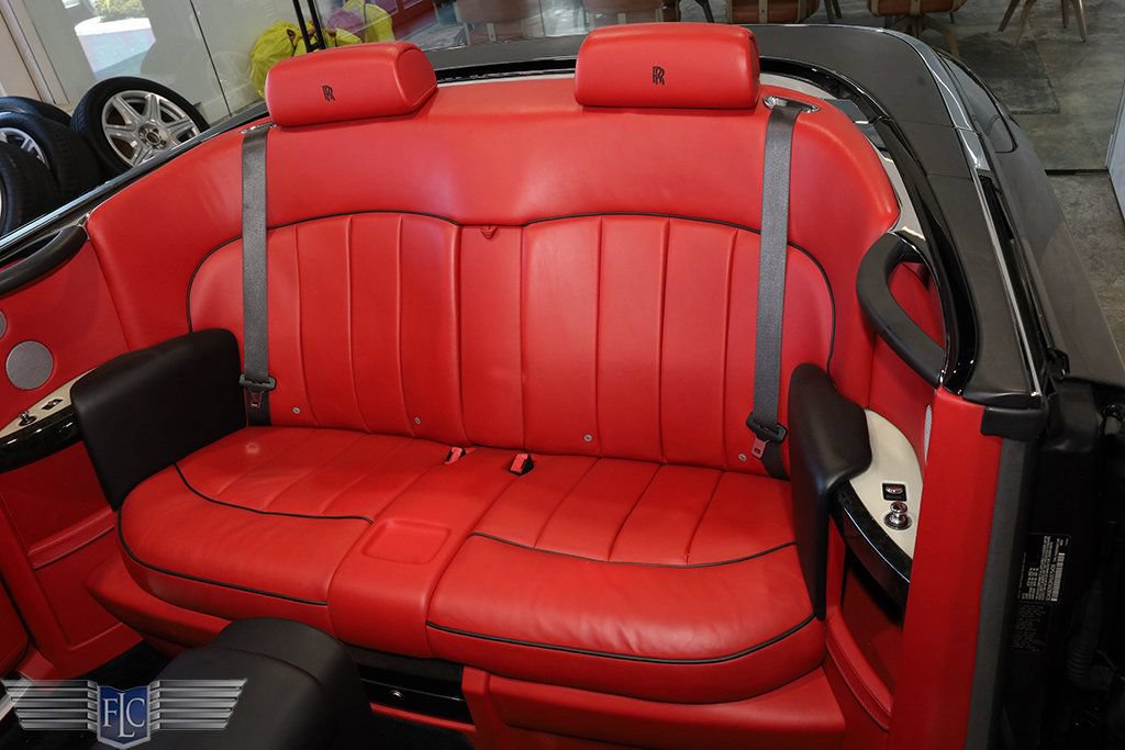 Used 2017 Rolls-Royce Phantom Drophead Coupe RWD image 21