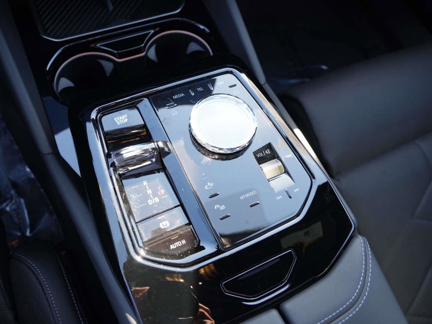 Used 2025 BMW i5 xDrive40 image 21