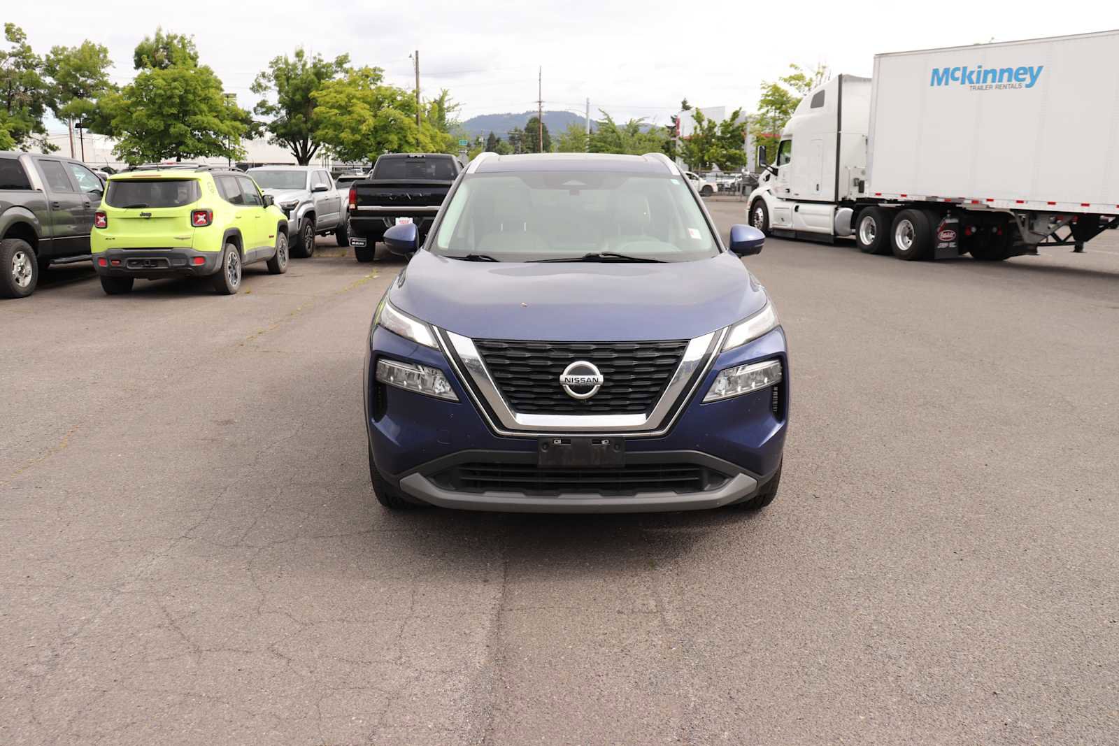 Used 2021 Nissan Rogue SV w/ Premium Package AWD/4WD image 2