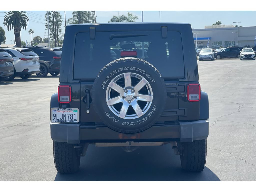 Used 2017 Jeep Wrangler Unlimited Sahara w/ Connectivity Group AWD/4WD image 4