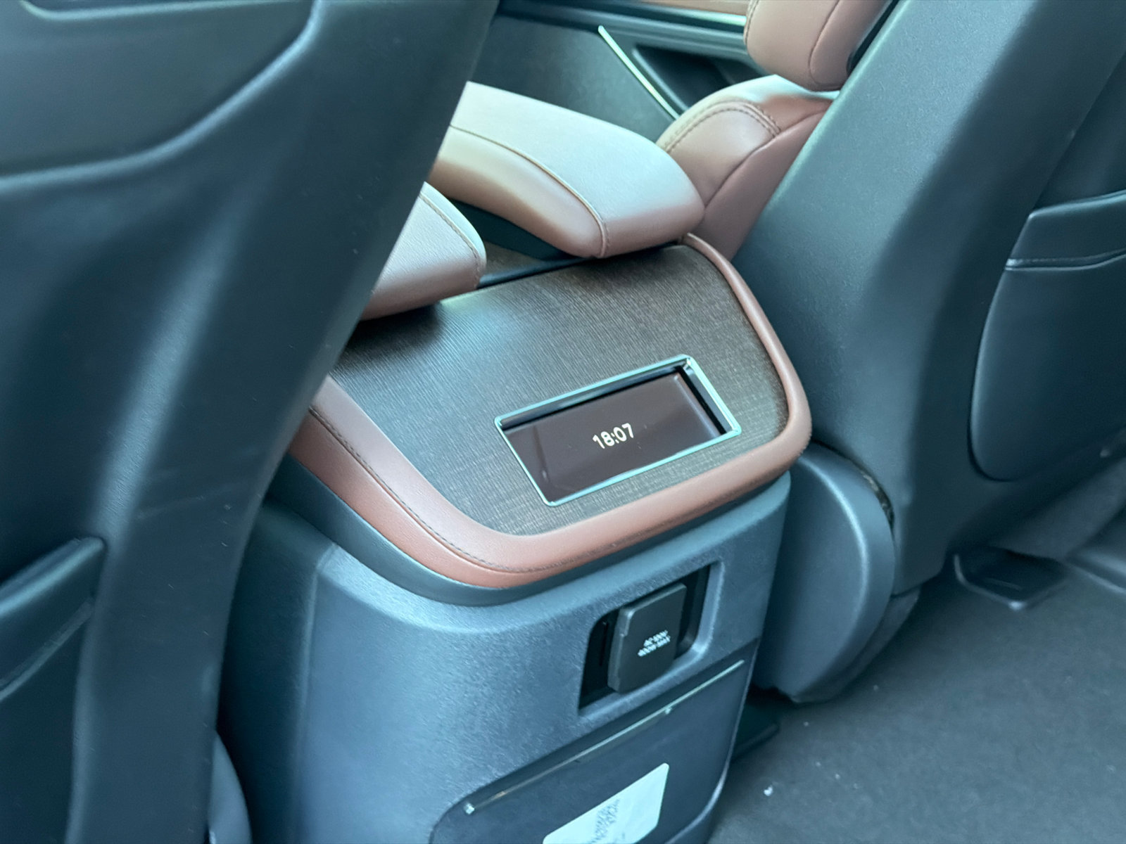 New 2026 Lincoln Navigator L Reserve AWD/4WD image 21