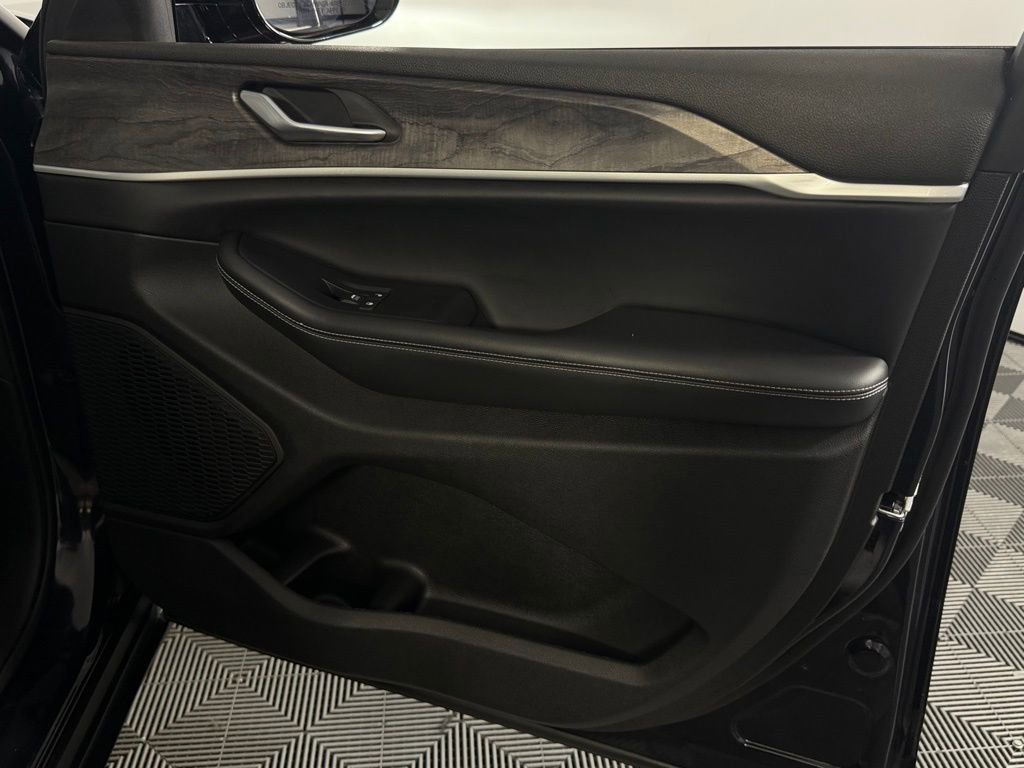 Used 2023 Jeep Grand Cherokee Limited RWD image 34