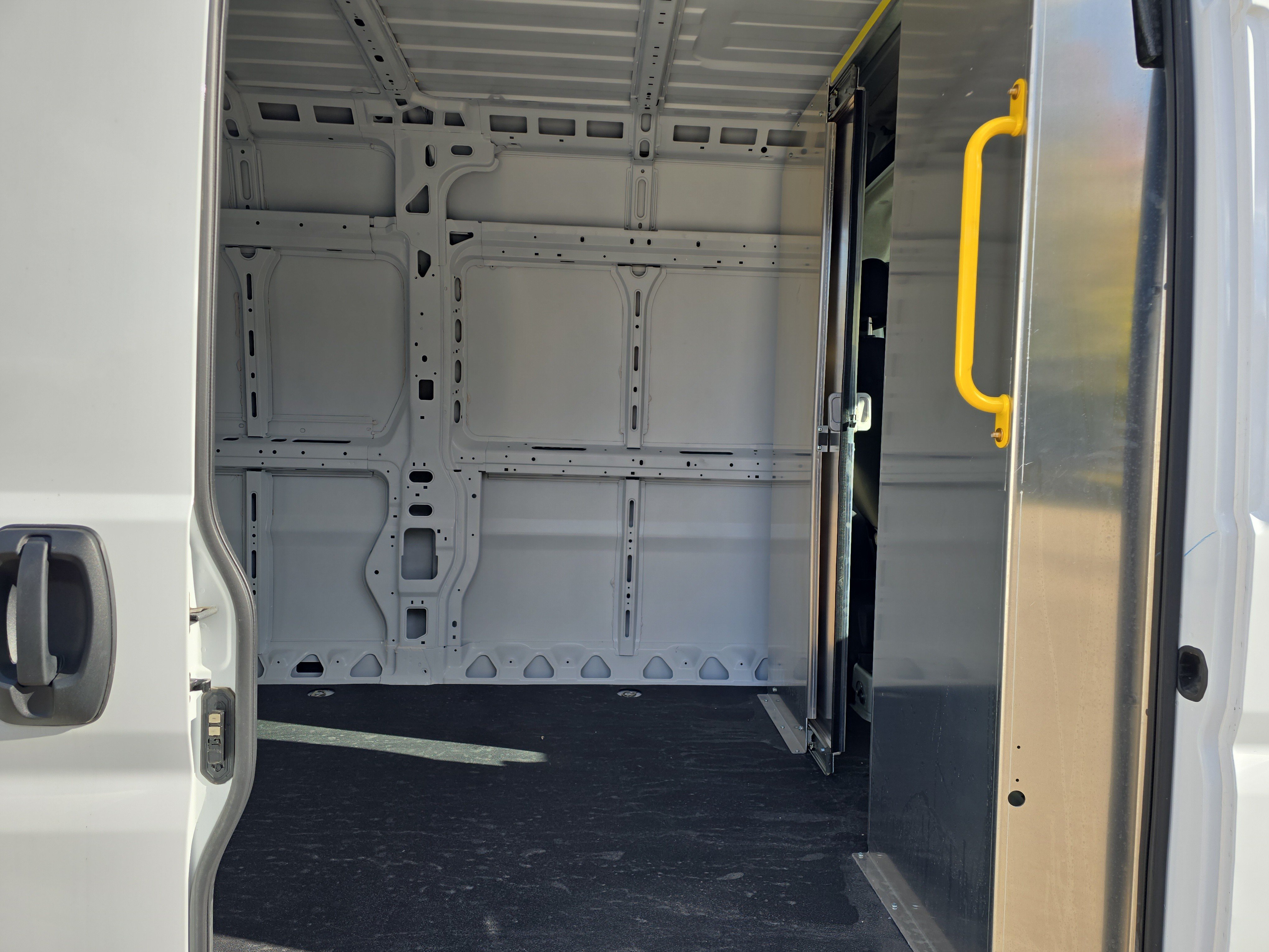 Used 2025 RAM ProMaster 2500 FWD image 8