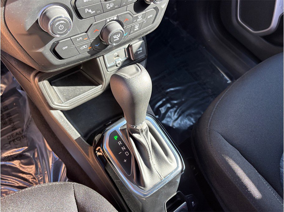 Used 2021 Jeep Renegade Latitude FWD image 34