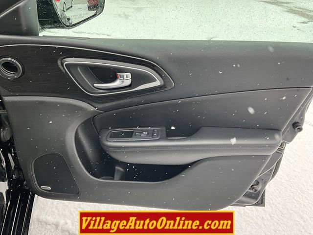 Used 2015 Chrysler 200 C w/ Navigation & Sound Group I image 23
