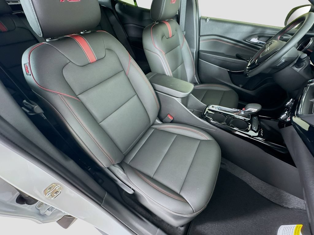 New 2026 Chevrolet Trax RS w/ Sunroof Package FWD image 28