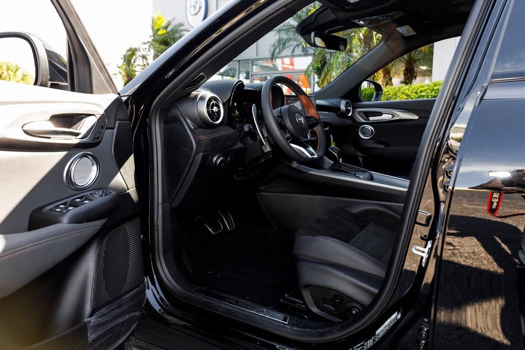 New 2025 Alfa Romeo Tonale AWD/4WD image 30