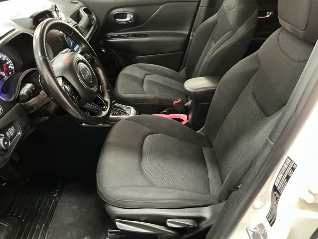 Used 2018 Jeep Renegade Altitude FWD image 12