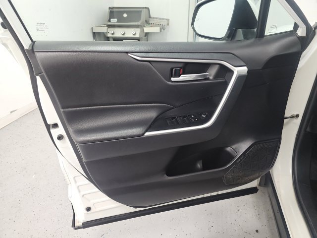 Used 2021 Toyota RAV4 XLE AWD/4WD image 12