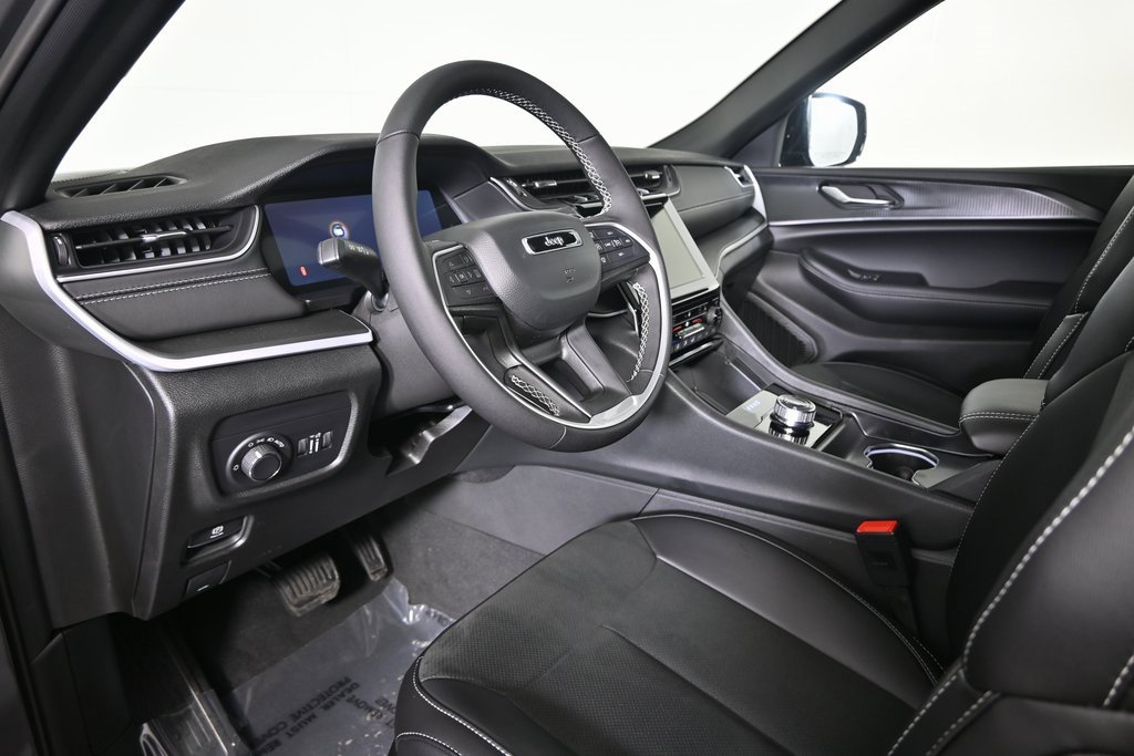 New 2025 Jeep Grand Cherokee Altitude image 22