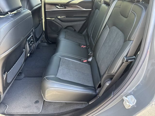 New 2027 Jeep Grand Cherokee Altitude RWD image 21