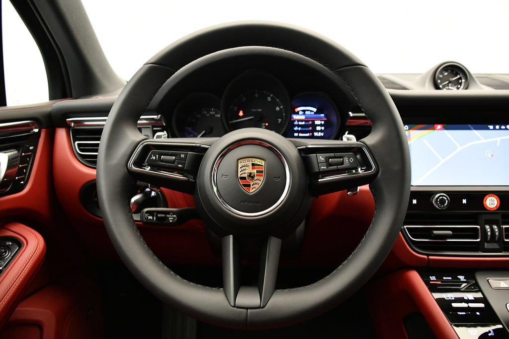 Certified 2026 Porsche Macan AWD/4WD image 27