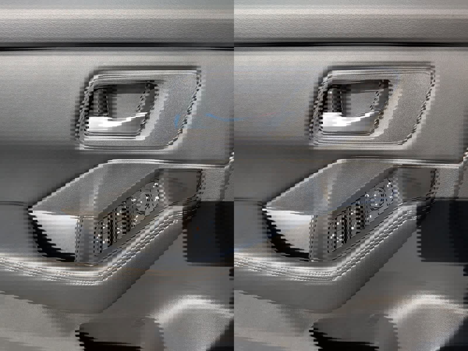 Used 2025 Nissan Rogue SV image 13