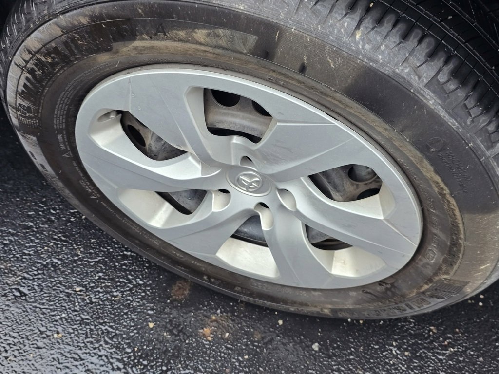 Used 2023 Toyota RAV4 LE image 23