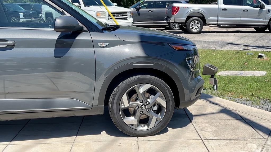 Used 2025 Hyundai Venue SEL image 14