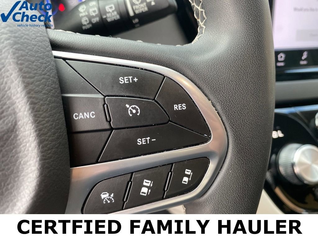 Used 2024 Chrysler Pacifica Touring-L FWD image 32