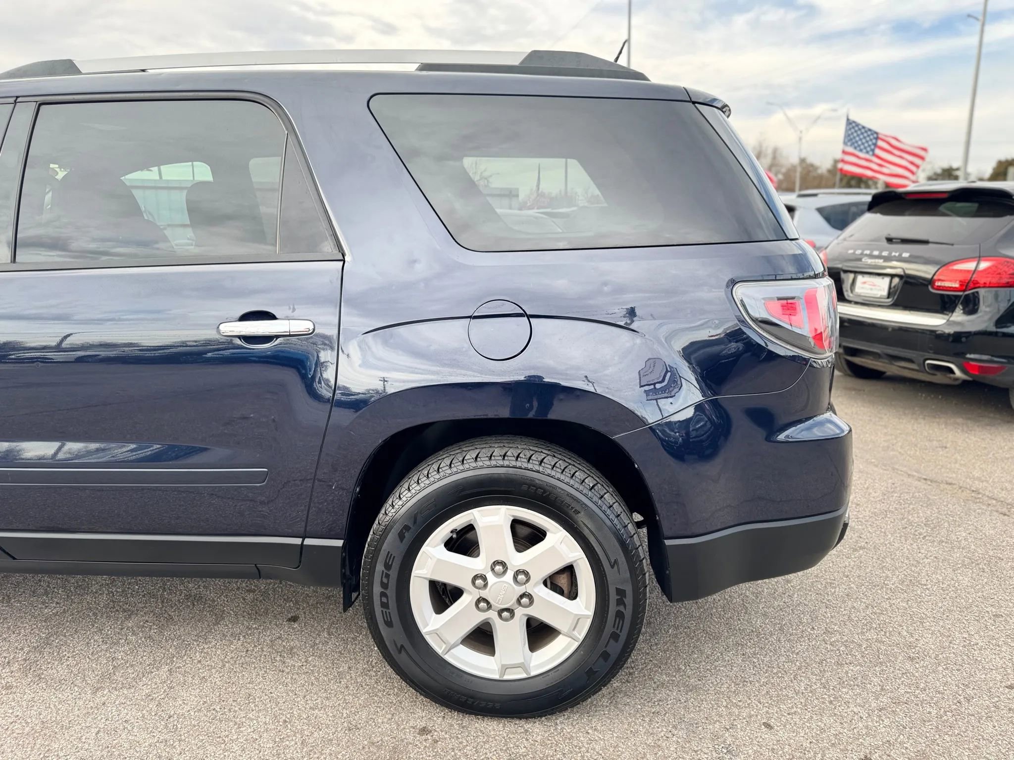 Used 2016 GMC Acadia SLE FWD image 11