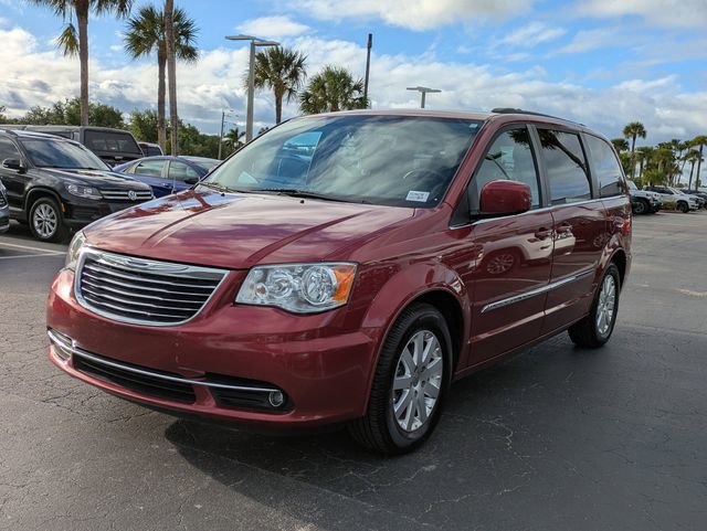Used 2014 Chrysler Town & Country Touring image 6