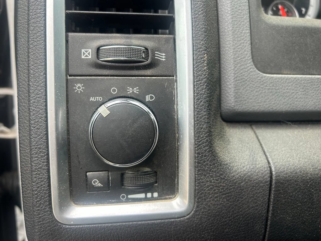 Used 2014 RAM 1500 Classic SLT RWD image 14