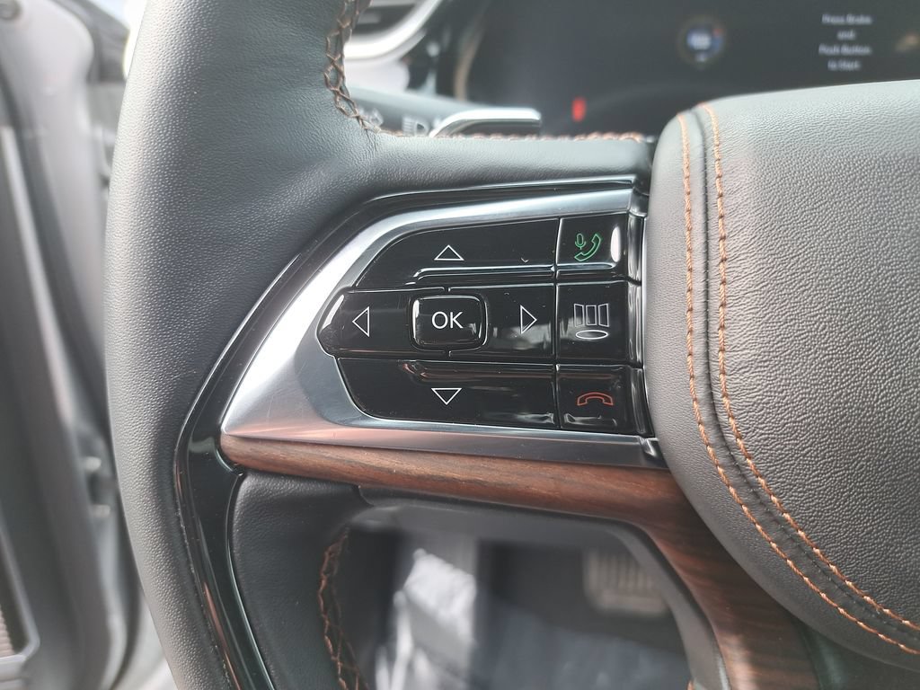 Certified 2022 Jeep Grand Cherokee Summit w/ Luxury Tech Group V AWD/4WD image 18