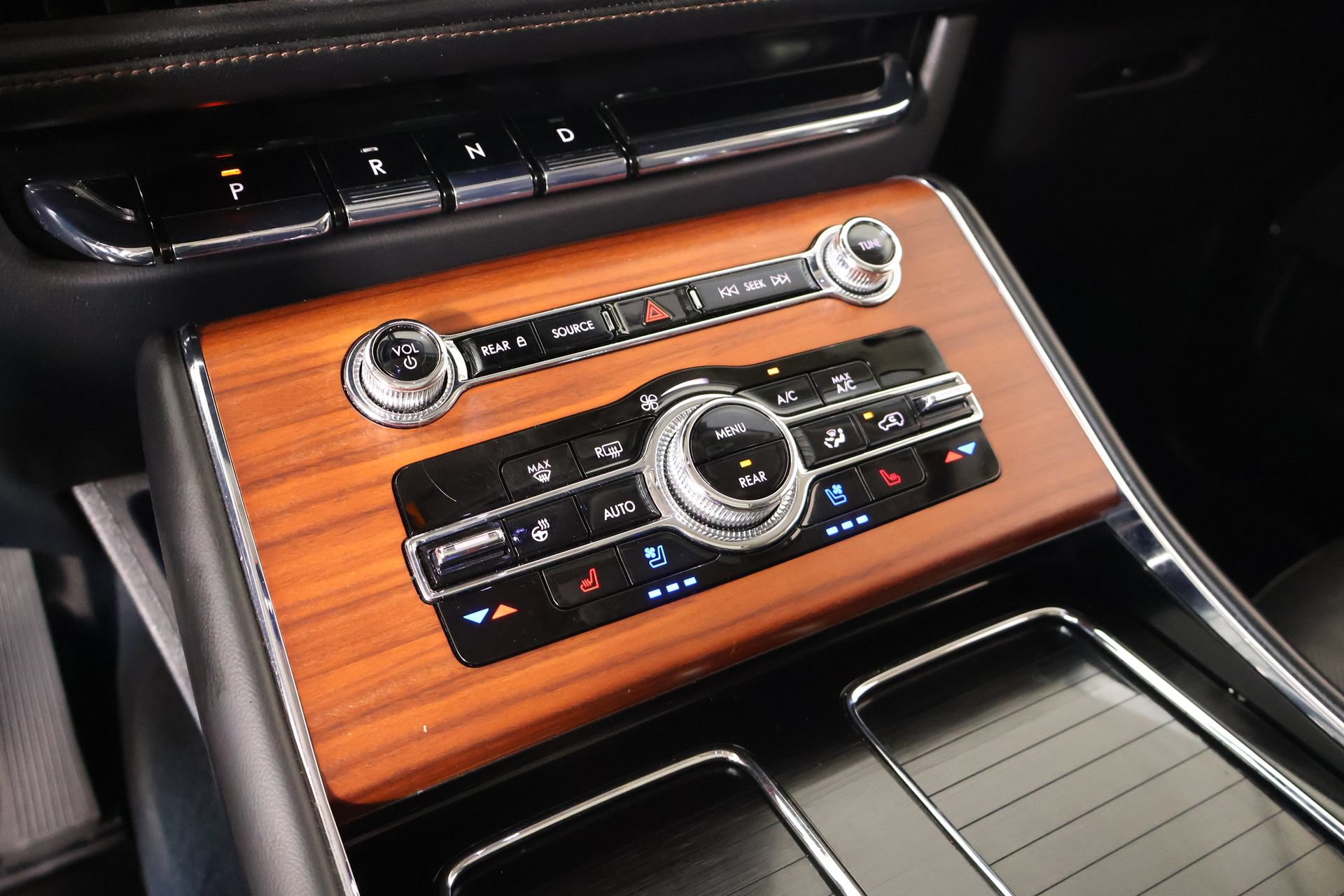 Certified 2023 Lincoln Aviator Reserve w/ Equipment Group 201A AWD/4WD image 8