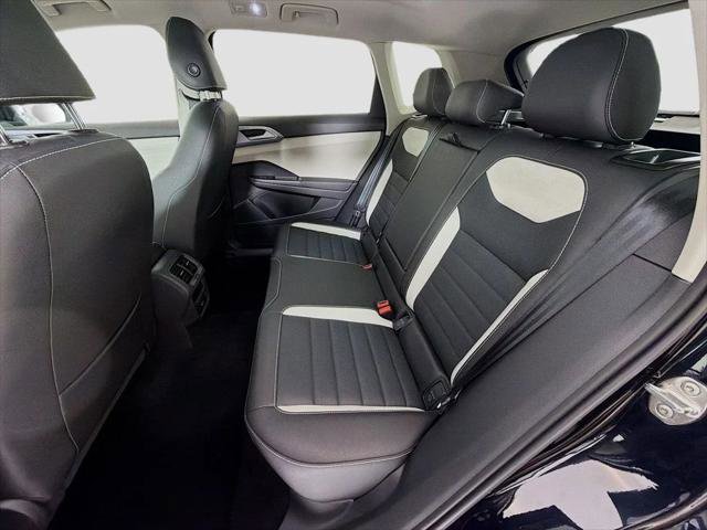 Used 2025 Volkswagen Taos SEL AWD/4WD image 26