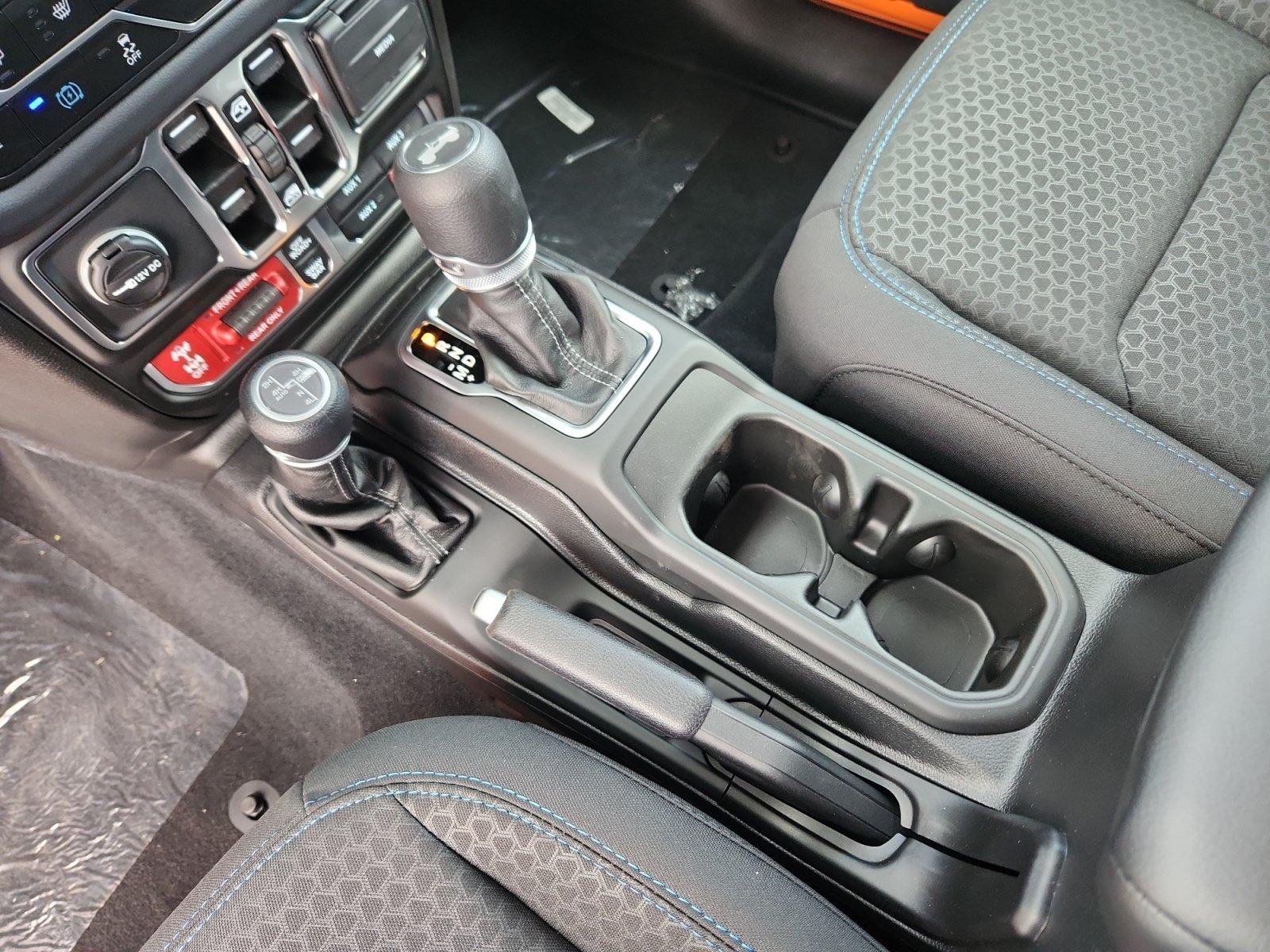 New 2025 Jeep Wrangler Unlimited Rubicon 4xe w/ Convenience Group AWD/4WD image 16
