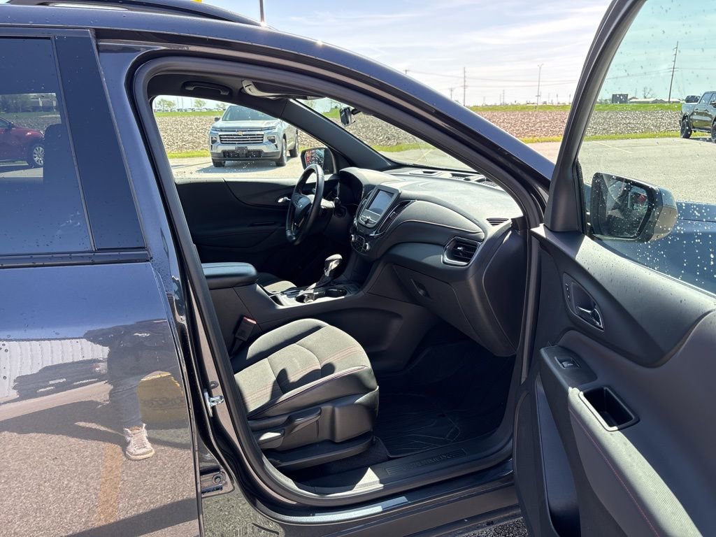 Used 2022 Chevrolet Equinox RS w/ LPO, Floor Liner Package AWD/4WD image 18