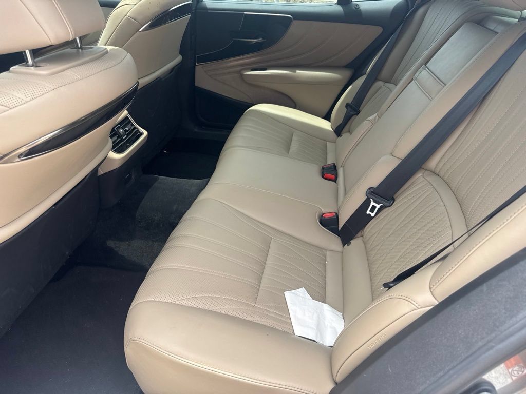 Used 2023 Lexus LS 500 w/ Interior Upgrade Package RWD image 19