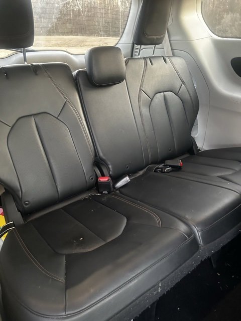 Used 2019 Chrysler Pacifica Touring-L w/ Advanced Safetytec Group image 11