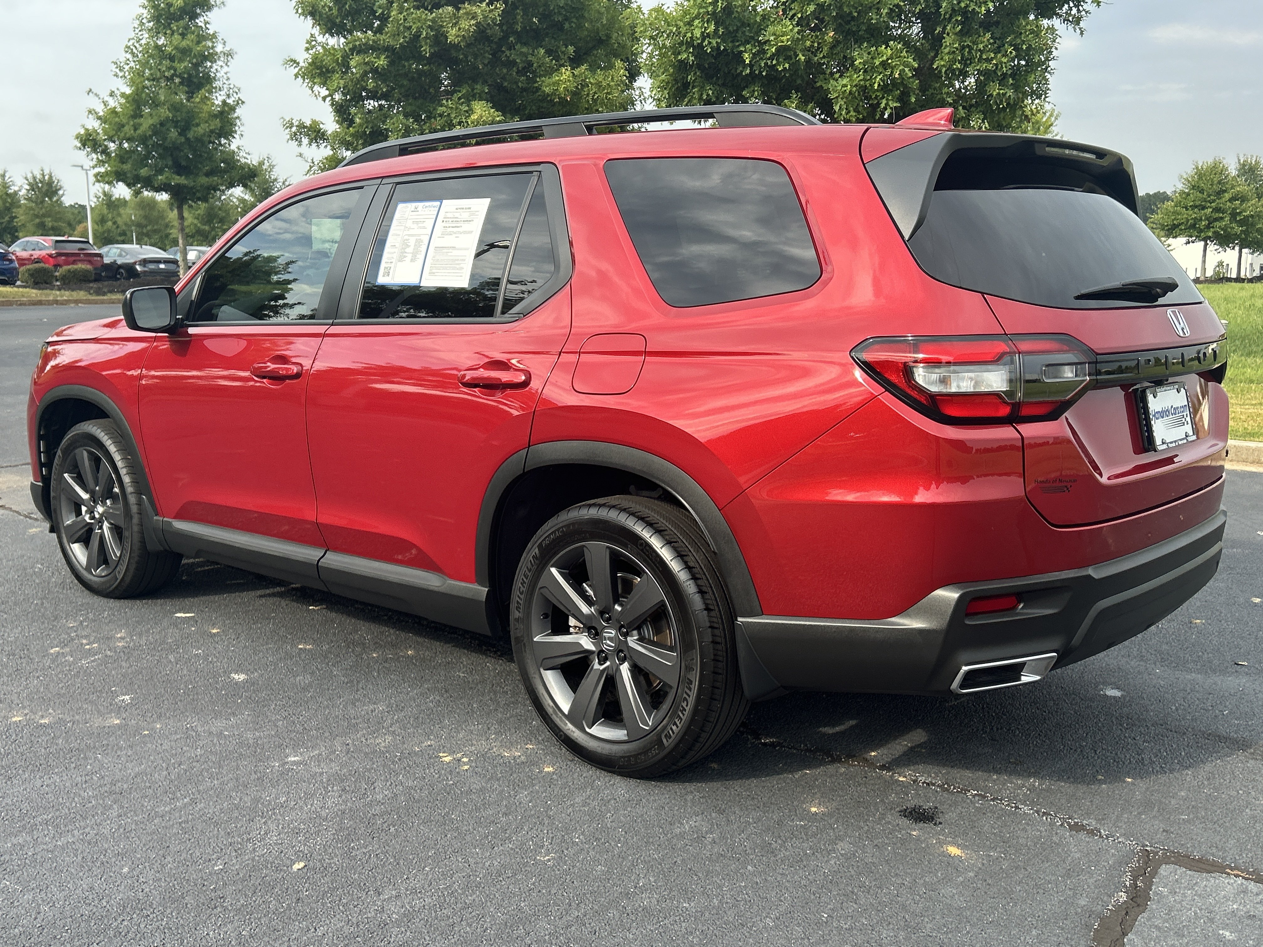 Used 2025 Honda Pilot Sport image 7