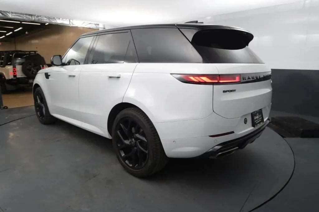 Used 2023 Land Rover Range Rover Sport SE Dynamic AWD/4WD image 3