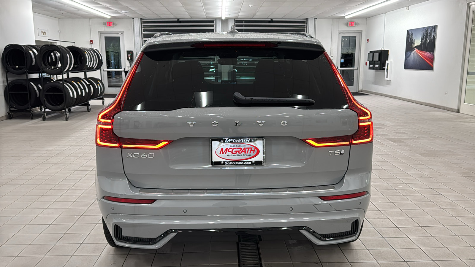 New 2027 Volvo XC60 T8 Plus AWD/4WD image 6